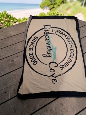 Discovery Cove Orlando I Swam With Dolphins Cotton Beach Towel Souvenir (EUC)